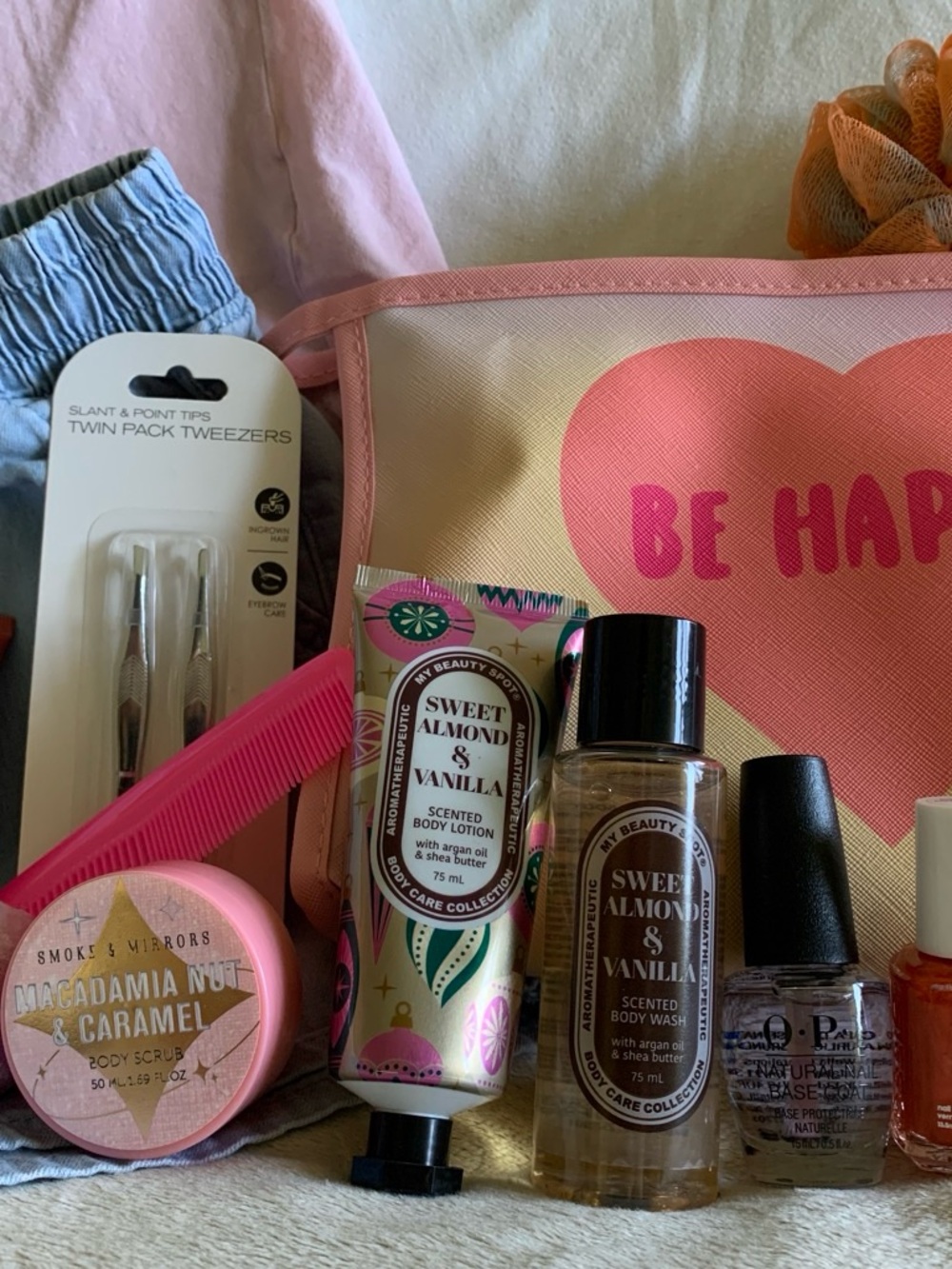 Bath & Body Works Sweet Almond & Vanilla Mini Bath Set with Pink Heart Pouch